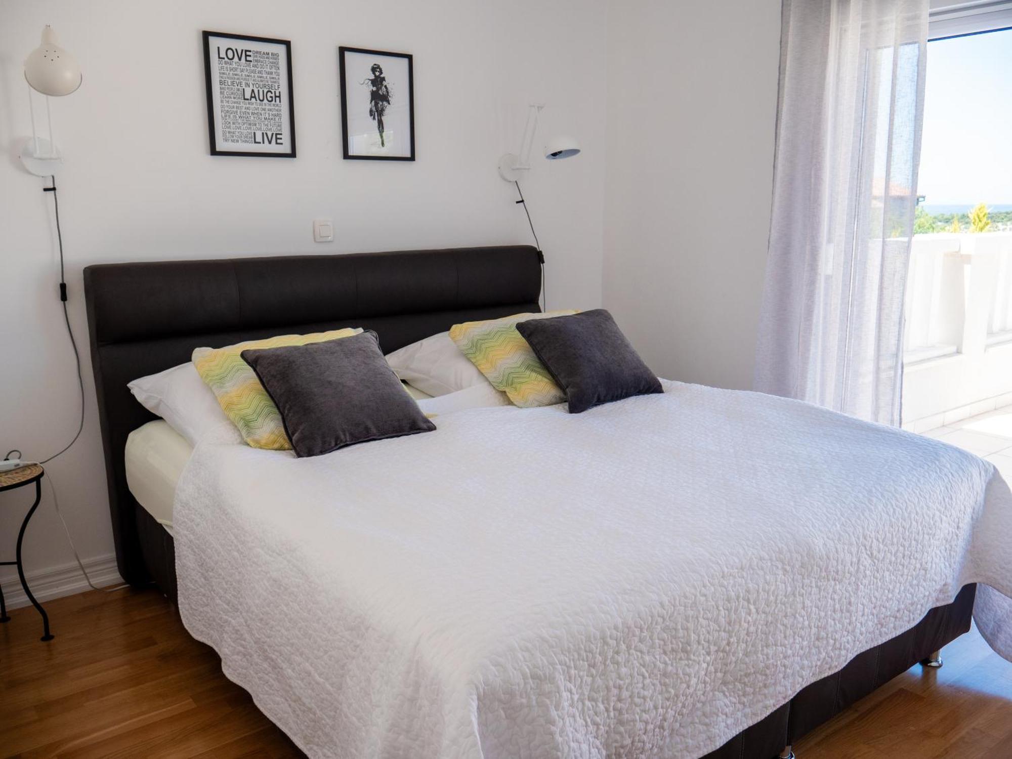 Maneni Villa โรกอซนิซา ภายนอก รูปภาพ