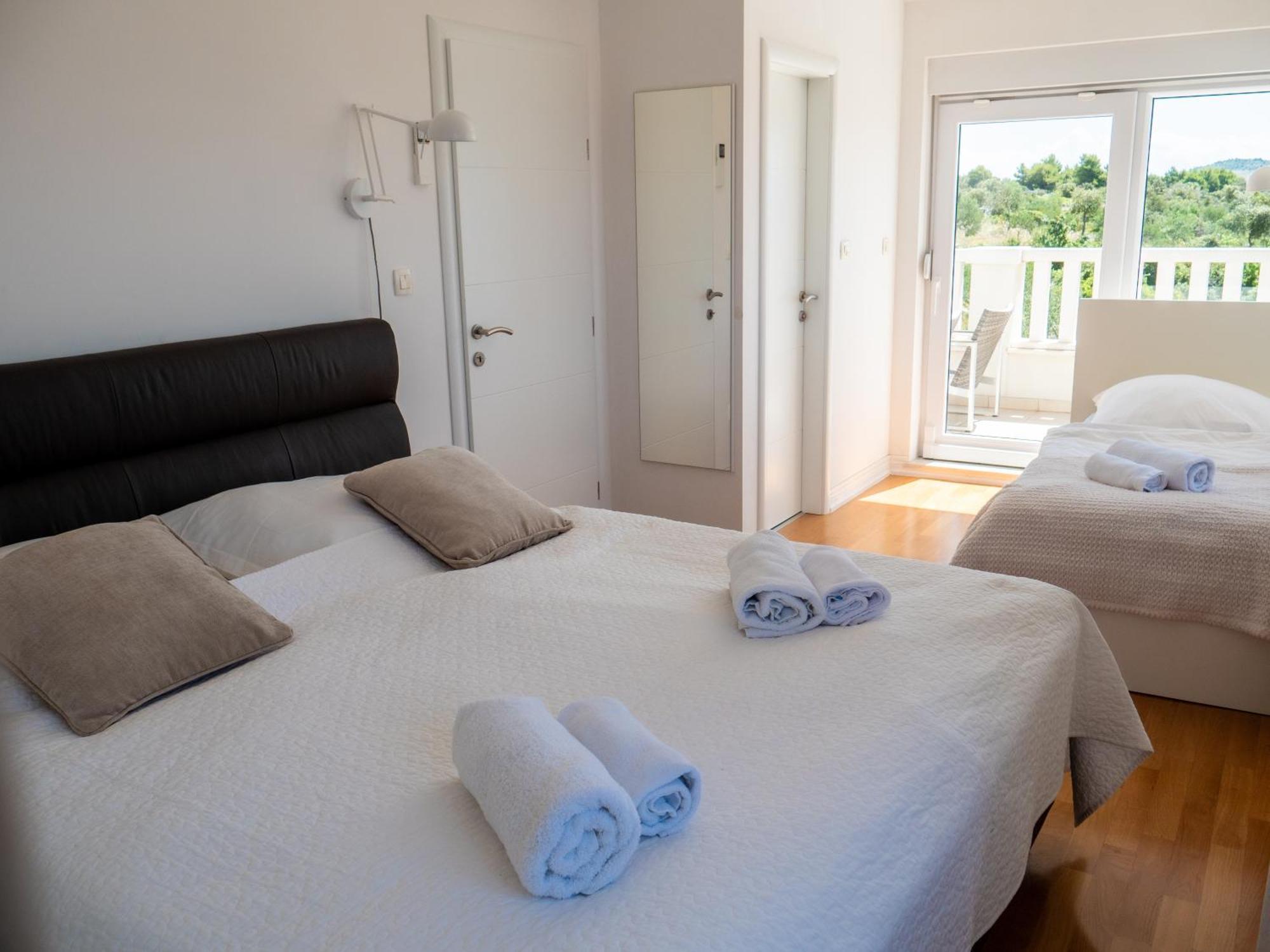 Maneni Villa โรกอซนิซา ภายนอก รูปภาพ